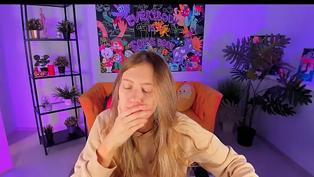 Snapshot of Sharon_Evansi chatting on December 22, 2024, 9:33 am Sharon Evansi online show from December 22, 2024, 9:33 am