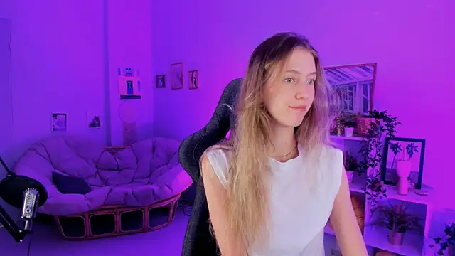 Snapshot of Sharon_Evansi chatting on December 28, 2024, 9:09 am Sharon Evansi online show from December 28, 2024, 9:09 am