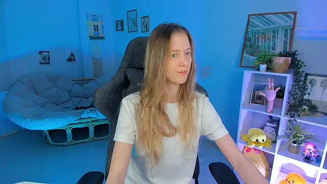 Snapshot of Sharon_Evansi chatting on March 9, 2025, 6:21 pm Sharon Evansi online show from March 9, 2025, 6:21 pm