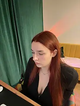 CookyDaisy online show from December 8, 2024, 4:39 pm