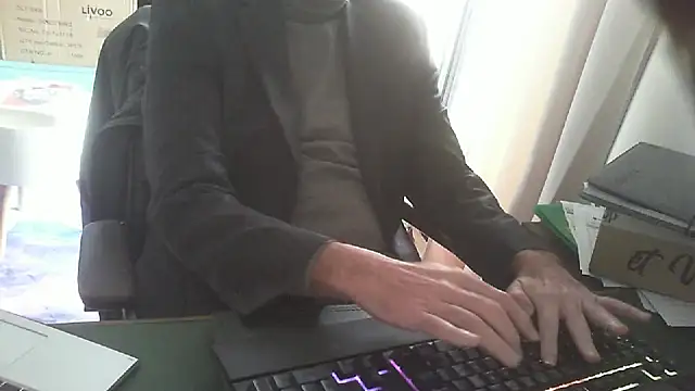 Snapshot of shyfrenchcock1 chatting on January 13, 2026, 1:27 pm shyfrenchcock1 online show from January 13, 2026, 1:27 pm