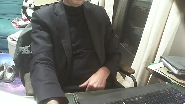 shyfrenchcock1 online show from March 9, 2026, 2:43 pm