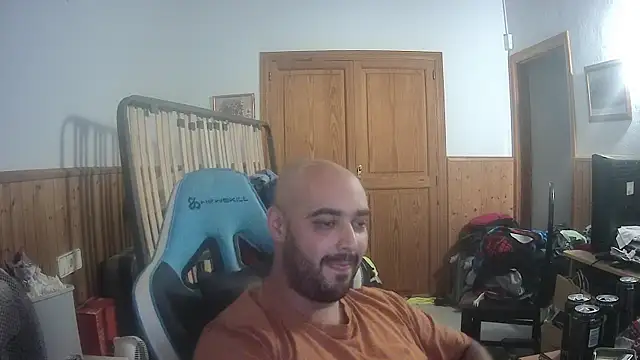 chicomallorca96 online show from October 7, 2025, 3:31 pm