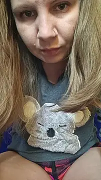 andradahot15 online show from November 17, 2025, 7:47 am