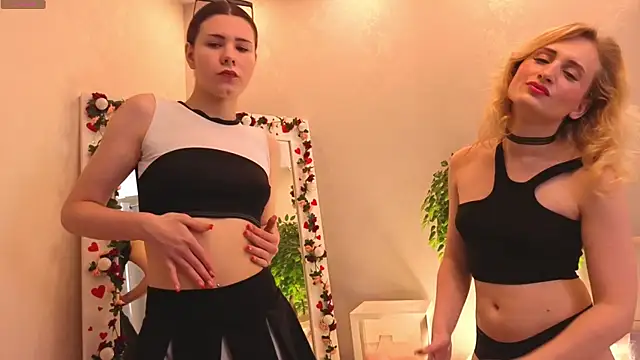 Snapshot of Bella_Murrr chatting on March 18, 2025, 12:36 pm Bella Murrr online show from March 18, 2025, 12:36 pm