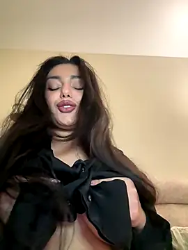 Sweet Khalifa  online show from November 24, 2025, 3:45 pm