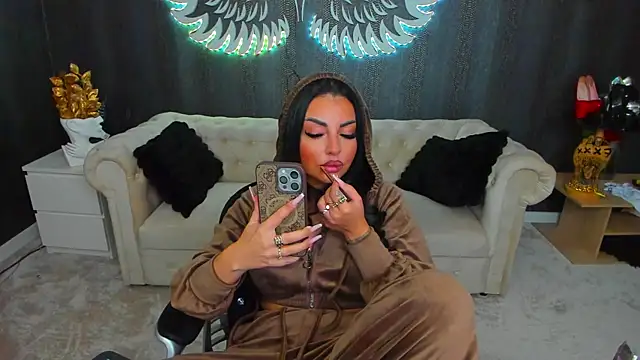 Snapshot of anemarieejolie chatting on December 16, 2025, 5:18 pm anemarieejolie online show from December 16, 2025, 5:18 pm