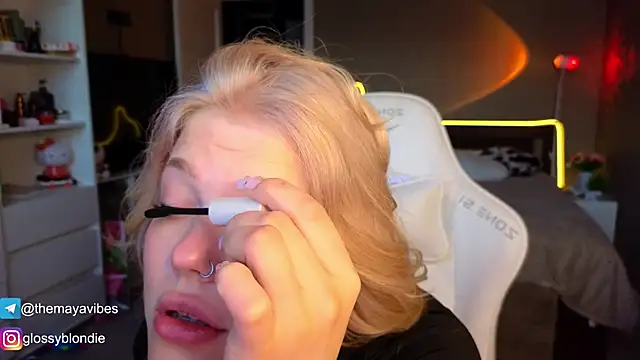 Maya Rave online show from April 1, 2026, 4:02 am