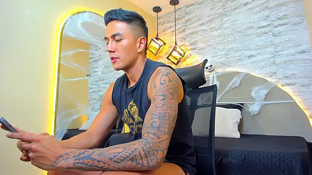 Aron Bolt online show from October 22, 2025, 9:47 pm