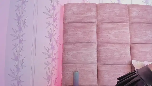 HazelMoret online show from February 7, 2025, 6:02 pm