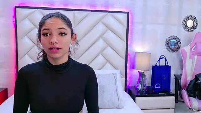 HazelMoret online show from September 19, 2025, 11:33 am