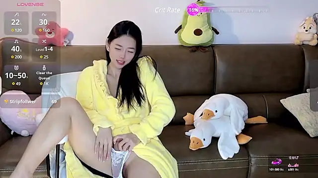 Yilin1999 online show from December 14, 2024, 8:18 pm