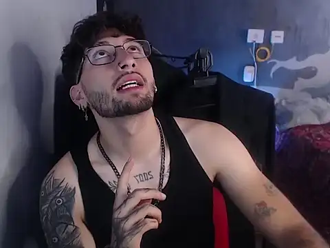 Snapshot of Dereck_Dickson chatting on October 28, 2025, 1:03 pm Dereck Dickson online show from October 28, 2025, 1:03 pm