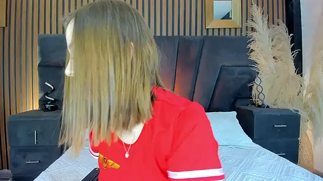 Snapshot of NaxaAndLexi_ chatting on April 1, 2026, 3:09 pm NaxaAndLexi online show from April 1, 2026, 3:09 pm