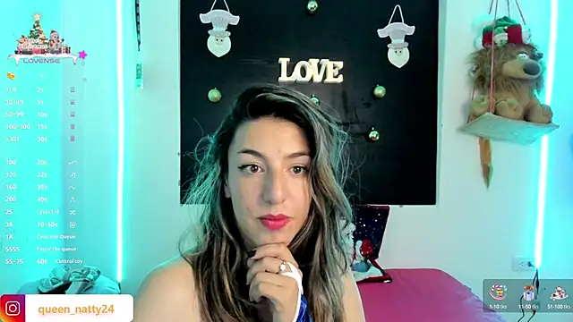 Snapshot of queen-natty chatting on December 17, 2024, 2:23 am queen-natty online show from December 17, 2024, 2:23 am