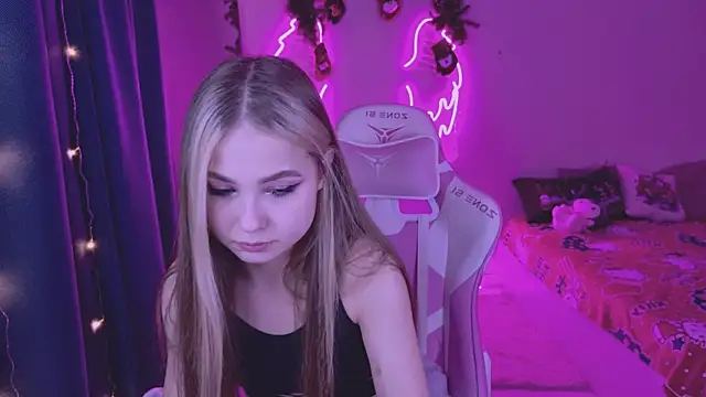 Snapshot of tikkisa chatting on December 23, 2024, 4:28 pm tikkisa online show from December 23, 2024, 4:28 pm