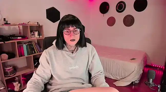 ShiiraVelkor online show from December 14, 2024, 11:29 am