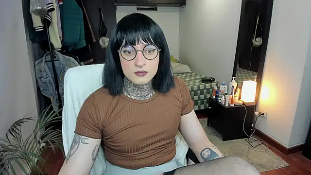 ShiiraVelkor online show from September 12, 2025, 9:42 am