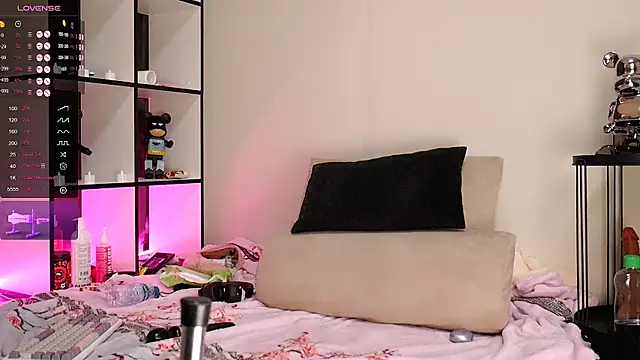 viamoon online show from January 18, 2026, 3:54 am