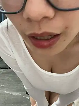 Snapshot of Bella0815 chatting on December 12, 2024, 6:47 am Bella0815 online show from December 12, 2024, 6:47 am