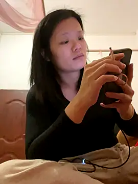 Snapshot of Bella0815 chatting on December 1, 2025, 12:10 pm Bella0815 online show from December 1, 2025, 12:10 pm