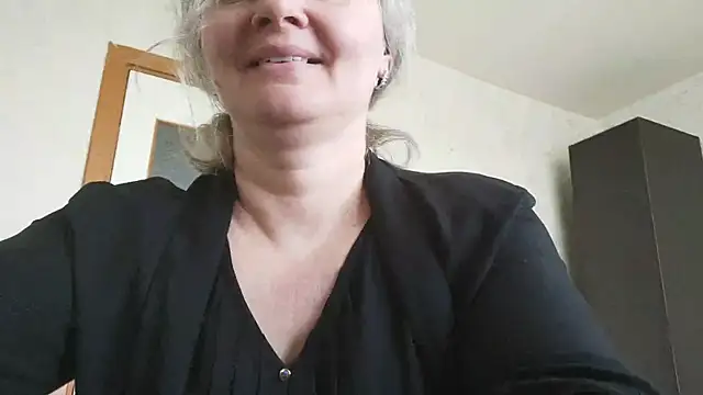 EdithManning online show from May 16, 2026, 10:36 am