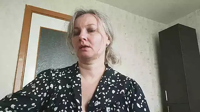 EdithManning online show from May 19, 2026, 6:31 am