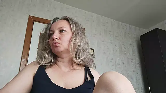 EdithManning online show from June 5, 2026, 6:52 am