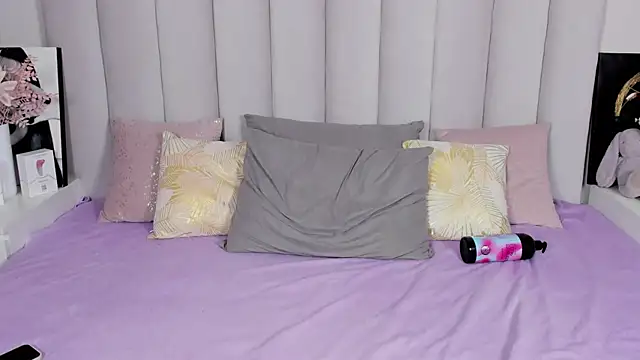 MiaKarlos online show from April 6, 2026, 1:36 am