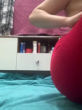 abyusif101099 online show from April 10, 2026, 8:35 pm