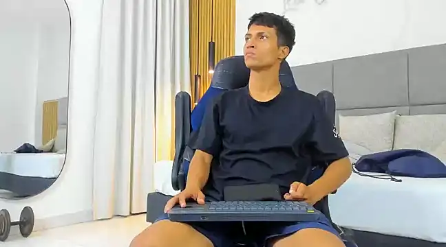 Snapshot of wolf_james123 chatting on February 1, 2025, 2:05 am wolf james123 online show from February 1, 2025, 2:05 am