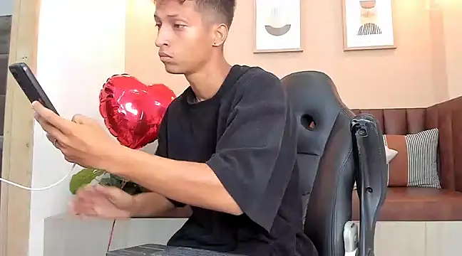 Snapshot of wolf_james123 chatting on February 12, 2025, 1:59 pm wolf james123 online show from February 12, 2025, 1:59 pm