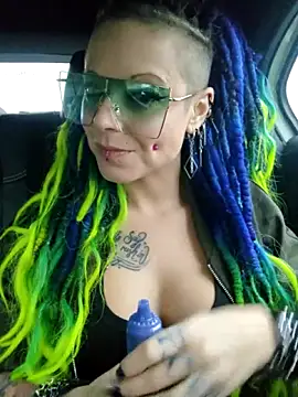 Snapshot of EdgesOfReality chatting on November 4, 2025, 7:29 am EdgesOfReality online show from November 4, 2025, 7:29 am