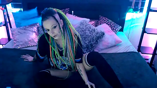 Snapshot of EdgesOfReality chatting on December 16, 2025, 8:25 pm EdgesOfReality online show from December 16, 2025, 8:25 pm