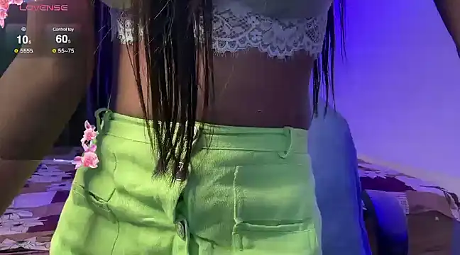 Snapshot of Snappy_girl chatting on January 18, 2025, 11:32 am Snappy girl online show from January 18, 2025, 11:32 am