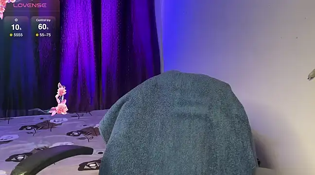 Snapshot of Snappy_girl chatting on February 11, 2025, 6:55 pm Snappy girl online show from February 11, 2025, 6:55 pm