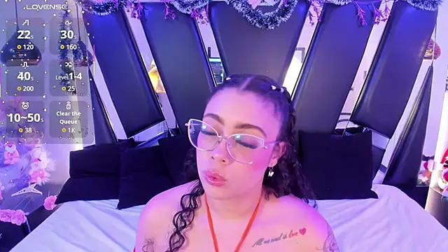 Snapshot of antonelllepiercee chatting on December 17, 2025, 11:16 am antonelllepiercee online show from December 17, 2025, 11:16 am