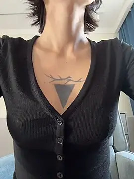 kikidoll online show from April 15, 2026, 3:24 am