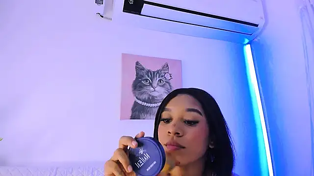 Fernanda brown18 online show from September 13, 2025, 2:28 pm