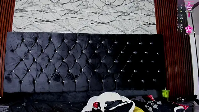 Snapshot of Emelyyy_ chatting on December 14, 2024, 11:50 am Emelyyy online show from December 14, 2024, 11:50 am