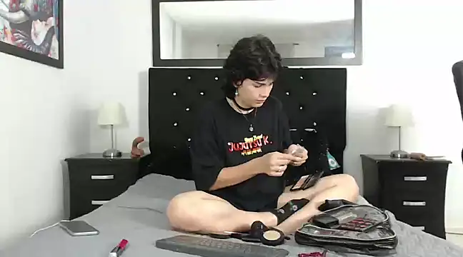 Snapshot of Caitlynwheler chatting on December 24, 2024, 2:43 am Caitlynwheler online show from December 24, 2024, 2:43 am