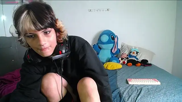 Snapshot of Caitlynwheler chatting on March 12, 2025, 11:54 pm Caitlynwheler online show from March 12, 2025, 11:54 pm