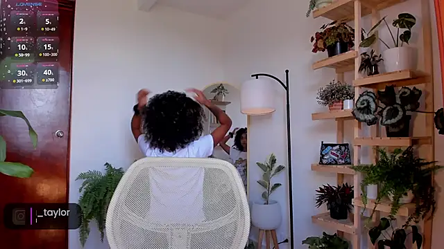 Snapshot of Johaphyton chatting on December 3, 2024, 7:11 pm Johaphyton online show from December 3, 2024, 7:11 pm