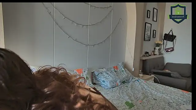  leediseeeex  online show from February 6, 2026, 3:33 am