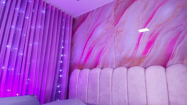 mia stanfort online show from February 10, 2026, 7:18 pm