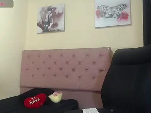 Angiee Ts online show from September 20, 2025, 12:28 pm