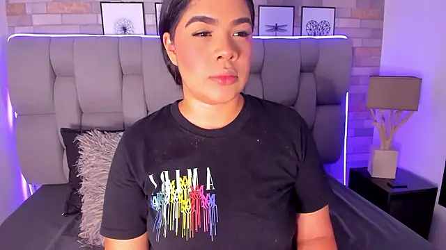 Snapshot of EmmaBecket2 chatting on January 17, 2026, 4:39 am EmmaBecket2 online show from January 17, 2026, 4:39 am