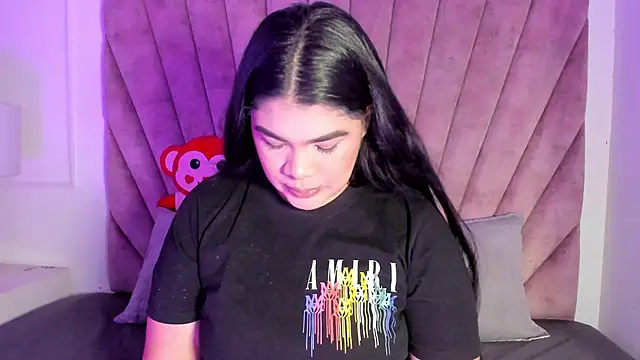 Snapshot of EmmaBecket2 chatting on February 13, 2026, 8:05 pm EmmaBecket2 online show from February 13, 2026, 8:05 pm