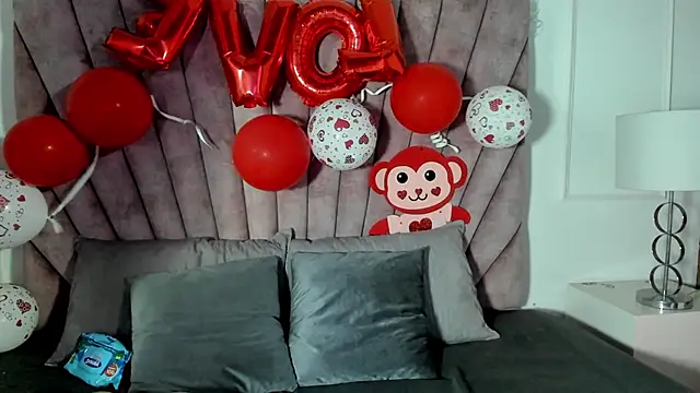 Snapshot of EmmaBecket2 chatting on February 14, 2026, 8:49 pm EmmaBecket2 online show from February 14, 2026, 8:49 pm