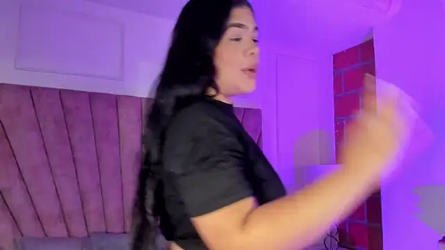 Snapshot of EmmaBecket2 chatting on February 17, 2026, 9:32 pm EmmaBecket2 online show from February 17, 2026, 9:32 pm